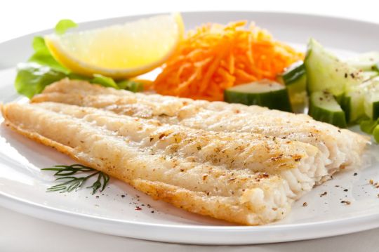 29848233 - pan fried fish fillet with vegetables